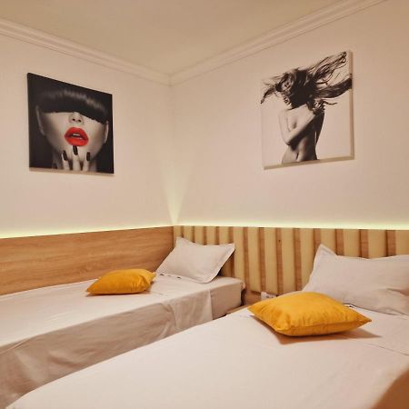 Airport Easy Link Apartamento Iasi Exterior foto