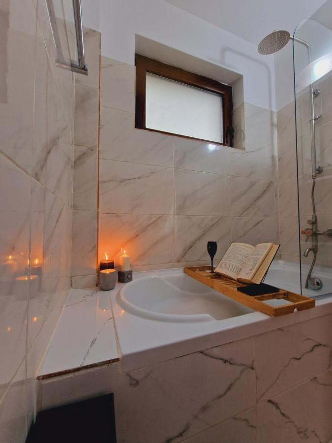 Airport Easy Link Apartamento Iasi Exterior foto